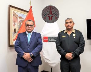 #LOÚLTIMO #lima |. MINISTRO SANTIVANEZ SE REUNE CON EL RECIENTE PASADO A RETIRO …