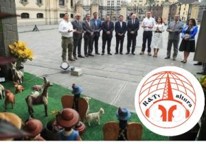 #lima |.  GABINETE REZA ANTES DE INICIAR SUS ACTIVIDADES LABORALES EN LA PCM

El…