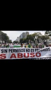 Bloquean la Javier Prado en Lima. Vecinos rechazan obra de siete viaductos